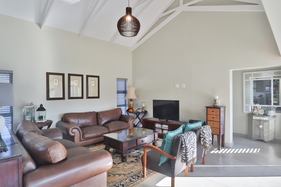 To Let 4 Bedroom Property for Rent in The Coves North West